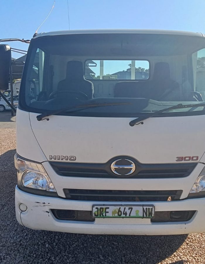 2016 Hino 300