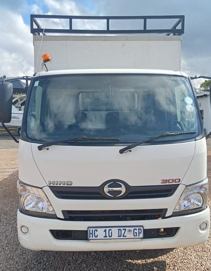 2018 Hino 300