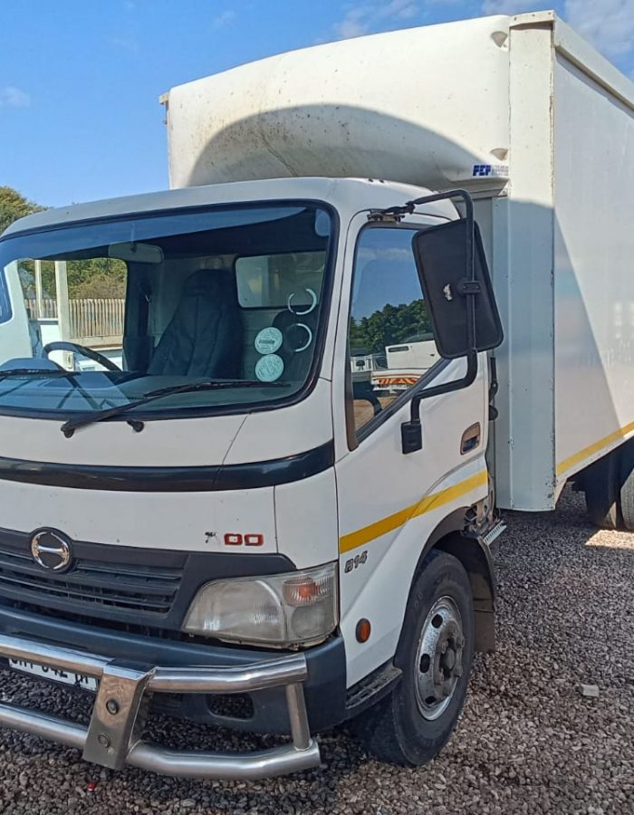 2011 Hino 300 814
