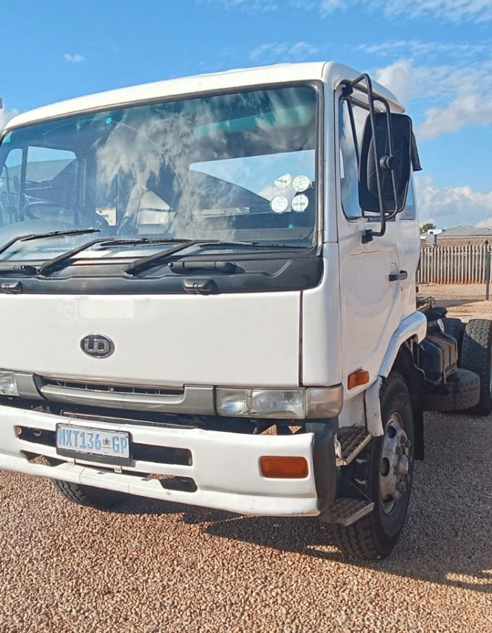 2001 Nissan Diesel UD80